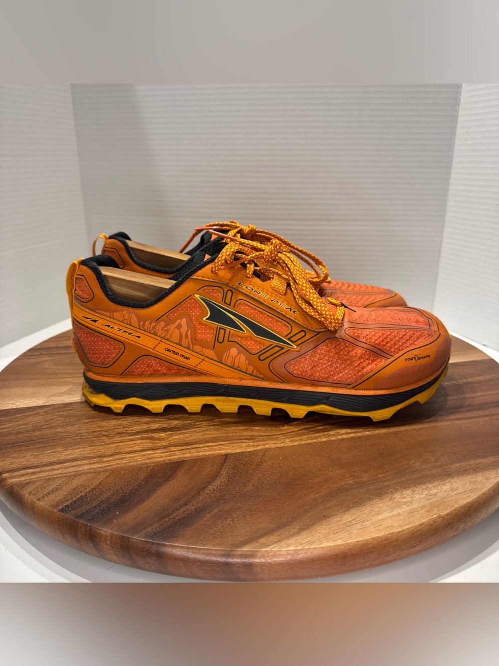 Lone Peak Low 4 Men’s Size 9 Trail Running Sneakers Orange Gaiter Trap
